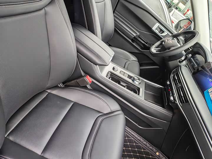 Фото 4 - Ford Explorer