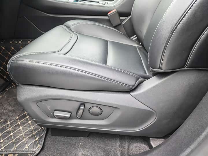 Фото 6 - Ford Explorer