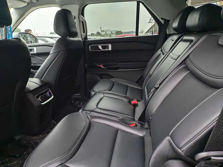 Фото 7 - Ford Explorer