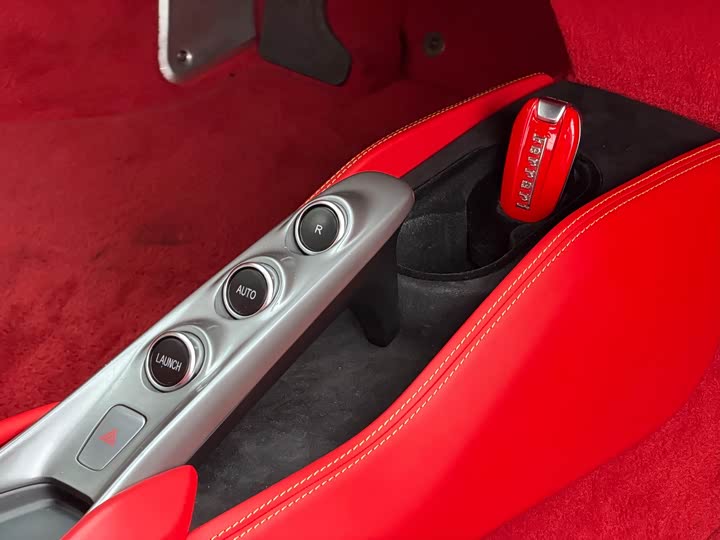 Photo 6 - Ferrari F8