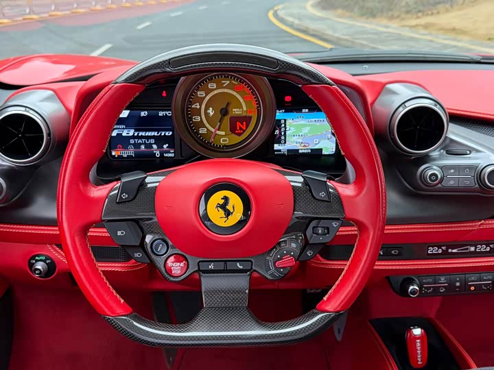 Photo 9 - Ferrari F8