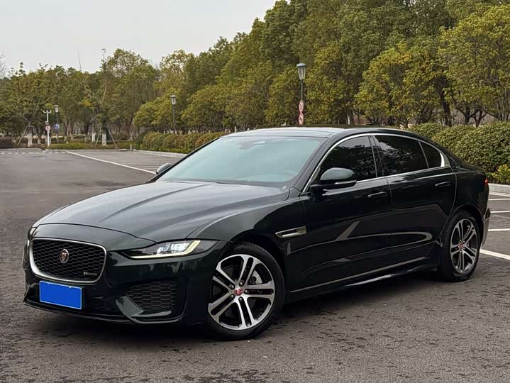 Фото 1 - Jaguar XE L