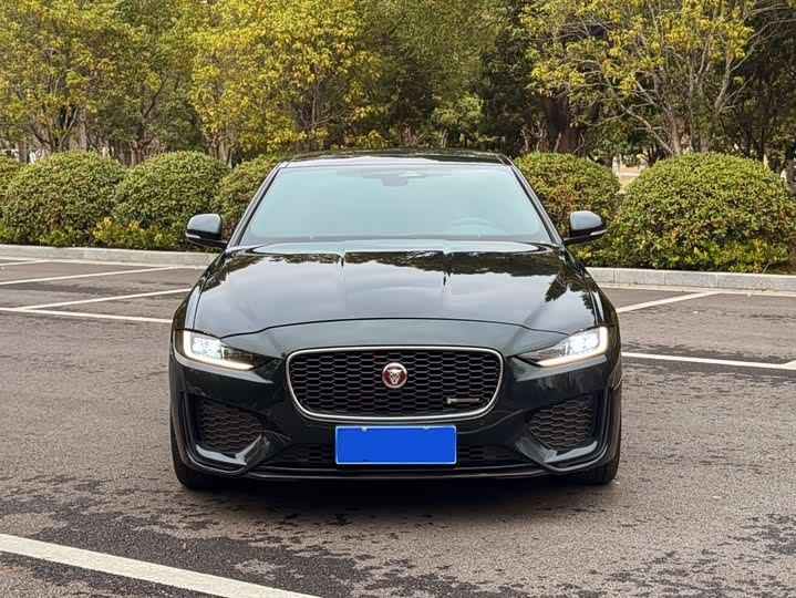 Фото 2 - Jaguar XE L