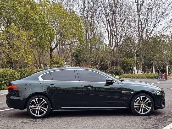 Фото 4 - Jaguar XE L