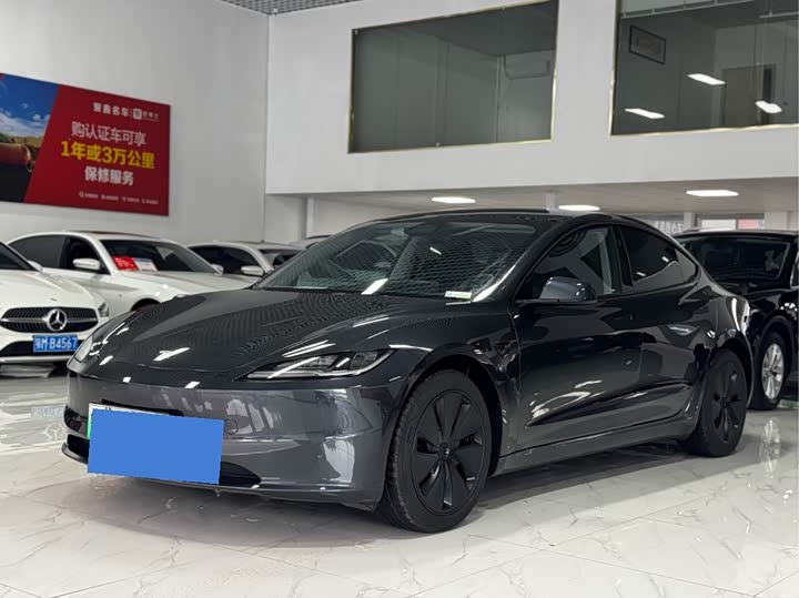 Фото 1 - Tesla Model 3