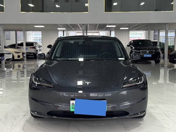 Фото 2 - Tesla Model 3