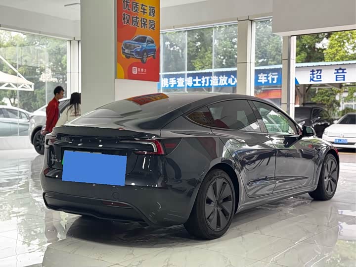 Фото 5 - Tesla Model 3