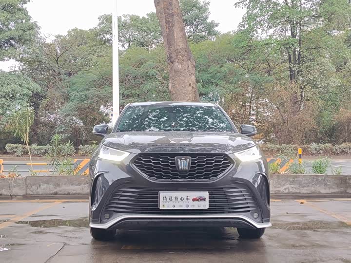 Photo 2 - Toyota Crown Kluger