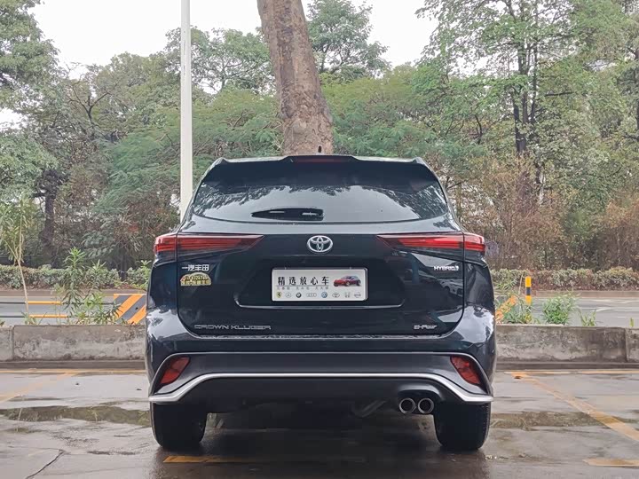 Photo 4 - Toyota Crown Kluger