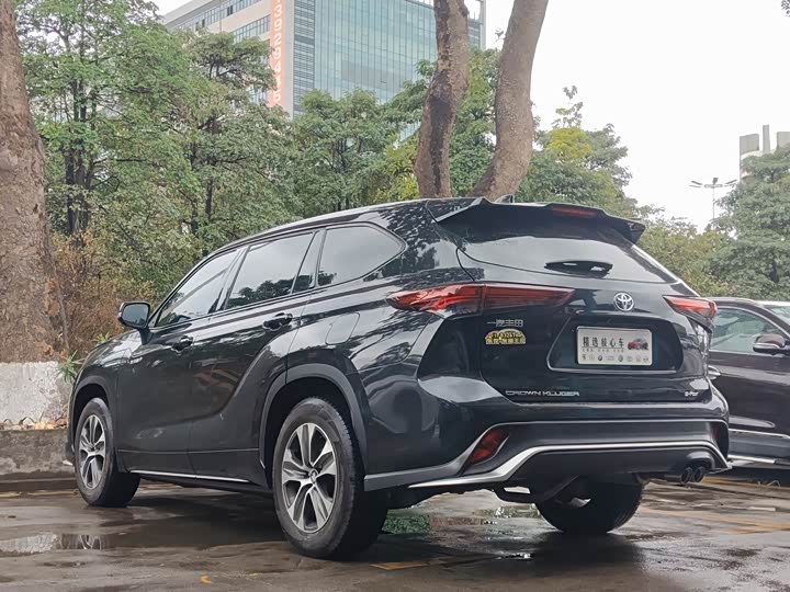 Photo 5 - Toyota Crown Kluger