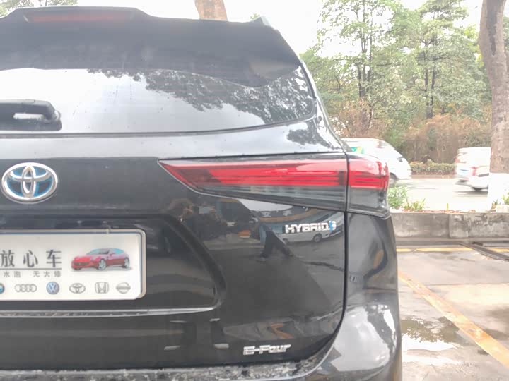 Photo 6 - Toyota Crown Kluger