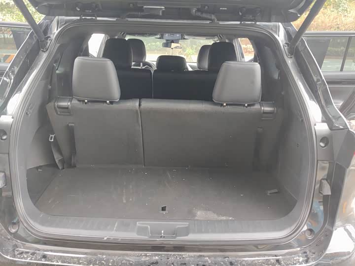 Photo 7 - Toyota Crown Kluger