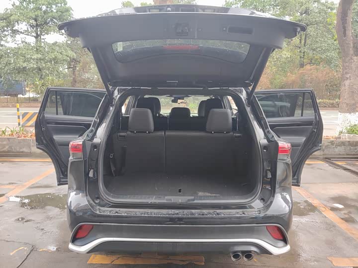 Photo 8 - Toyota Crown Kluger