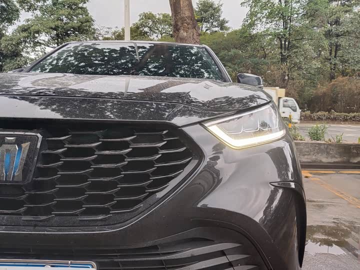 Photo 9 - Toyota Crown Kluger