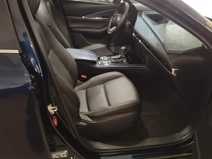 Фото 8 - Mazda CX-30