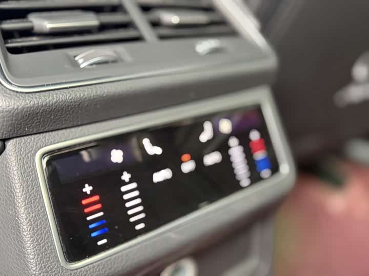 Фото 9 - Audi A6L