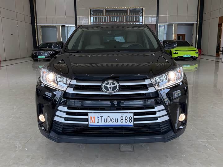 Фото 2 - Toyota Highlander