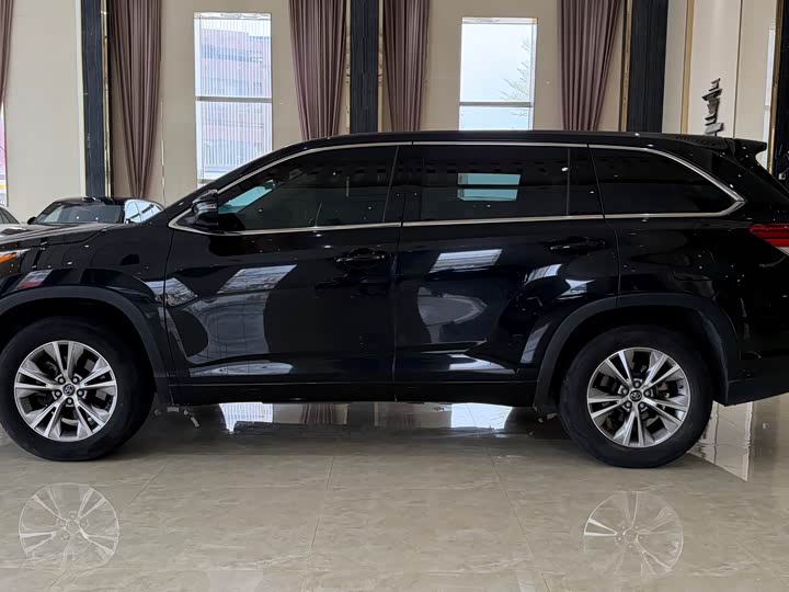 Фото 3 - Toyota Highlander