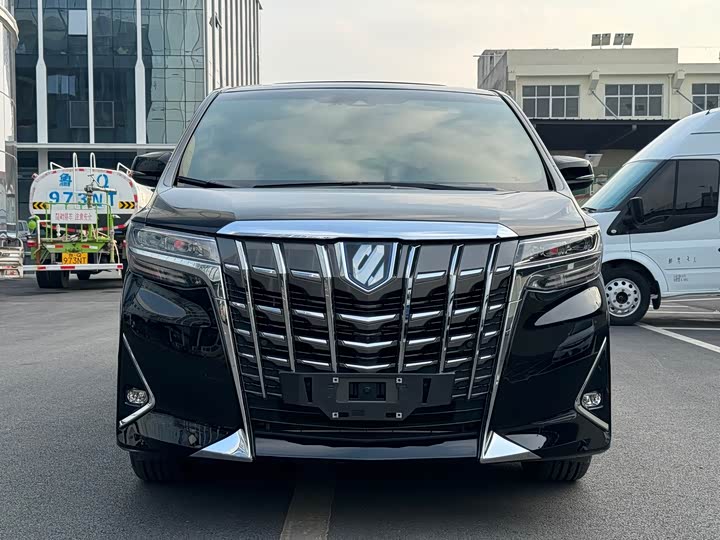 Photo 2 - Toyota Alphard