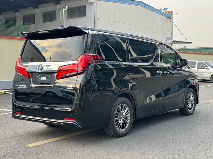 Photo 5 - Toyota Alphard