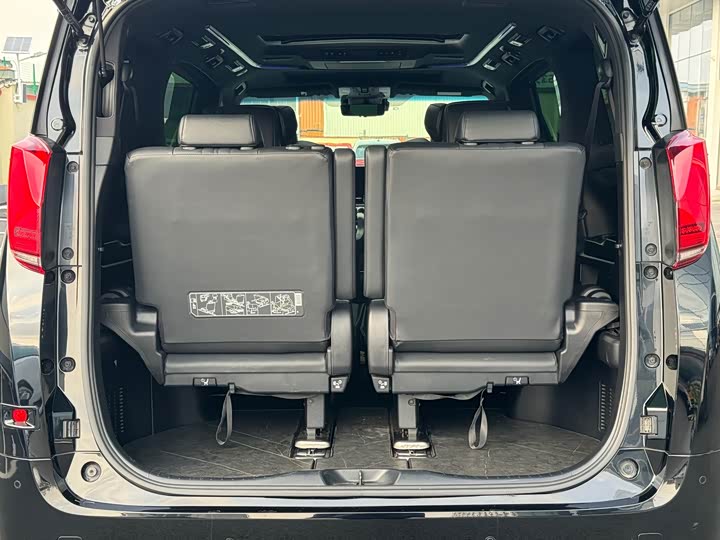 Photo 7 - Toyota Alphard