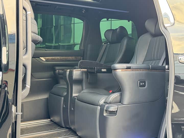 Photo 8 - Toyota Alphard