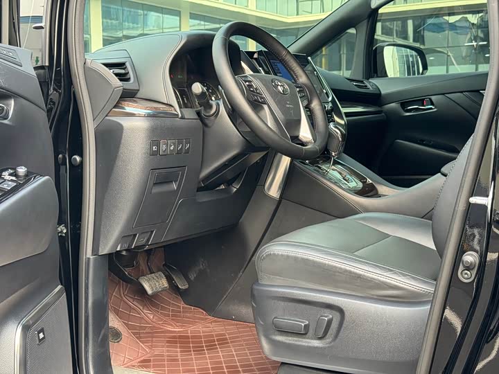 Photo 9 - Toyota Alphard