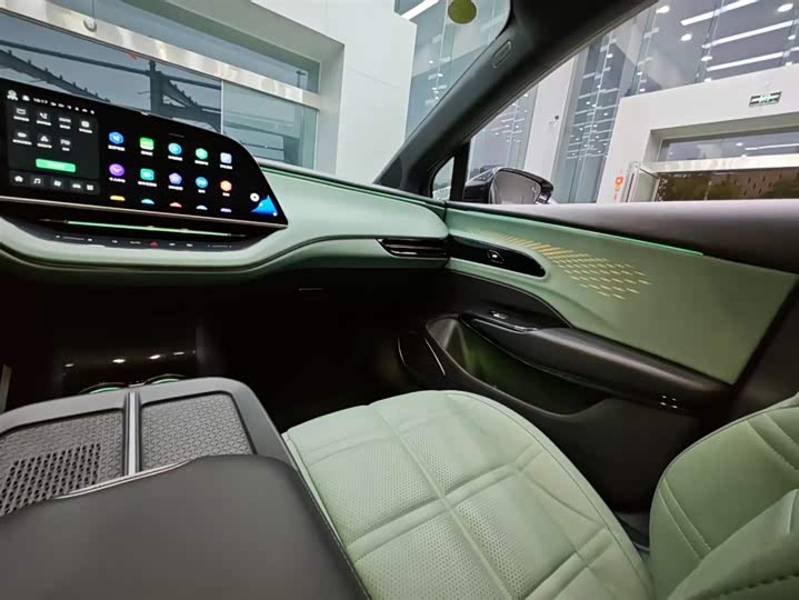 Фото 7 - Hongqi EH7