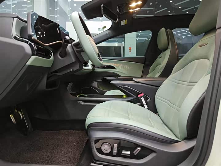 Фото 8 - Hongqi EH7