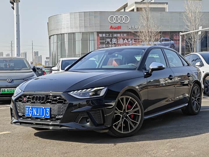 Фото 1 - Audi S4