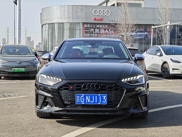 Фото 2 - Audi S4