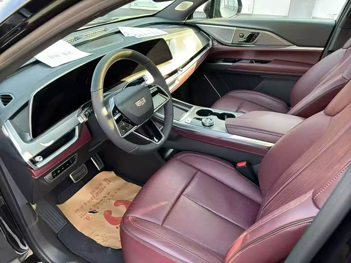 Фото 4 - Cadillac XT5