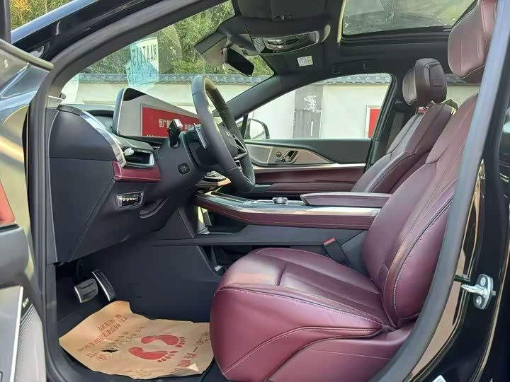 Фото 6 - Cadillac XT5