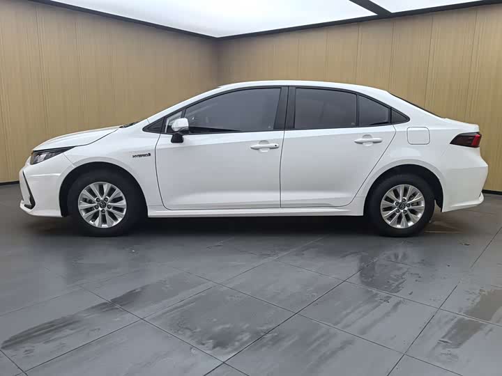 Photo 2 - Toyota Corolla