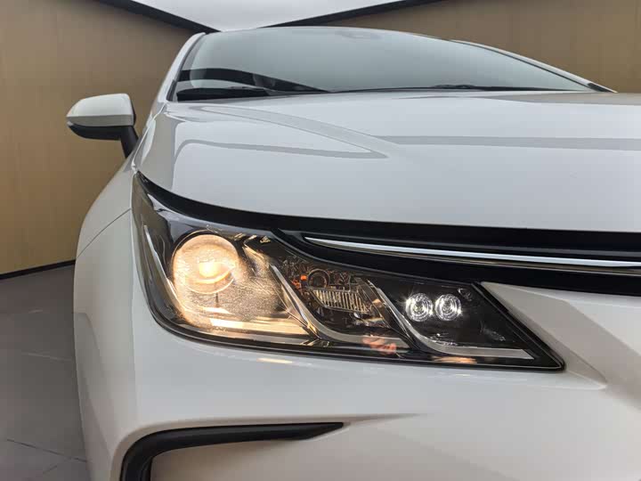 Photo 8 - Toyota Corolla