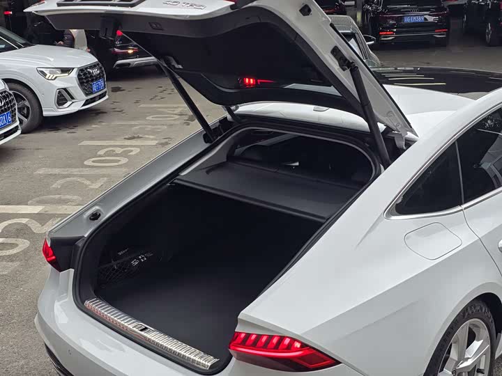 Фото 7 - Audi A7