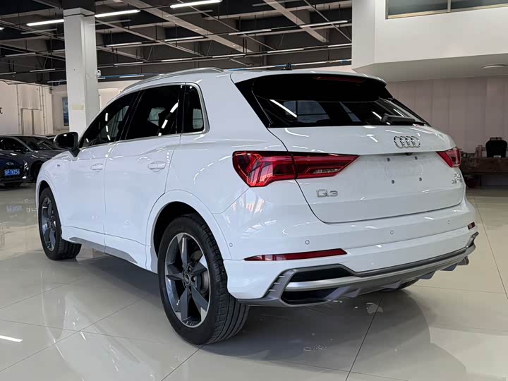 Фото 4 - Audi Q3