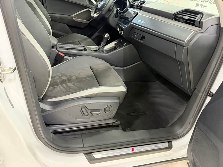 Фото 8 - Audi Q3