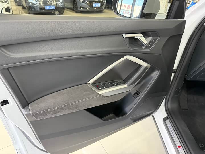 Фото 9 - Audi Q3