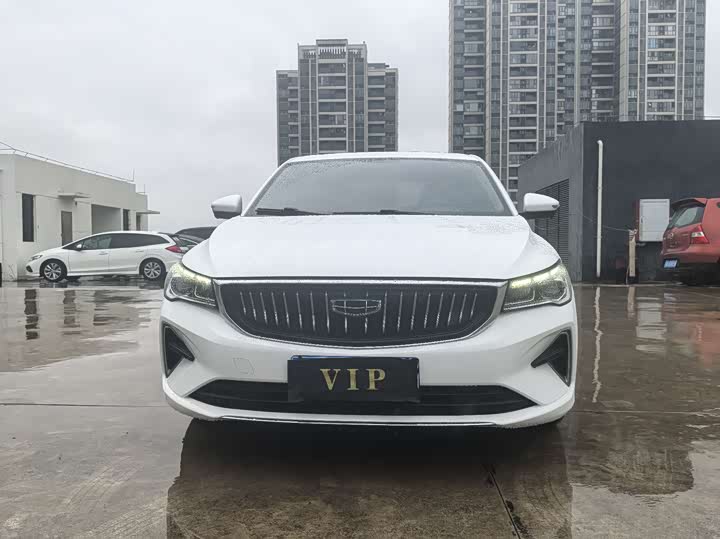 Фото 2 - Geely Emgrand
