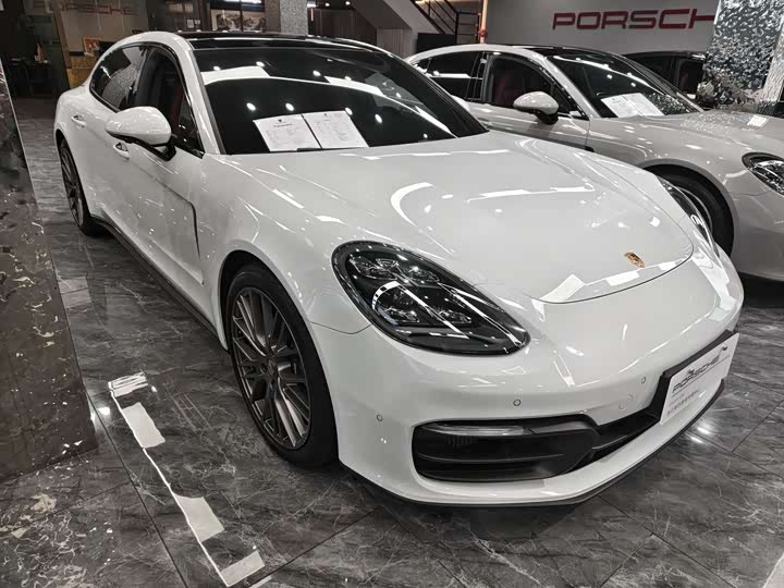 Photo 3 - Porsche Panamera