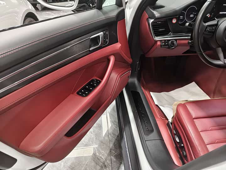 Photo 4 - Porsche Panamera
