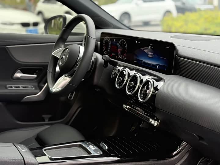 Фото 8 - Mercedes-Benz A-Class