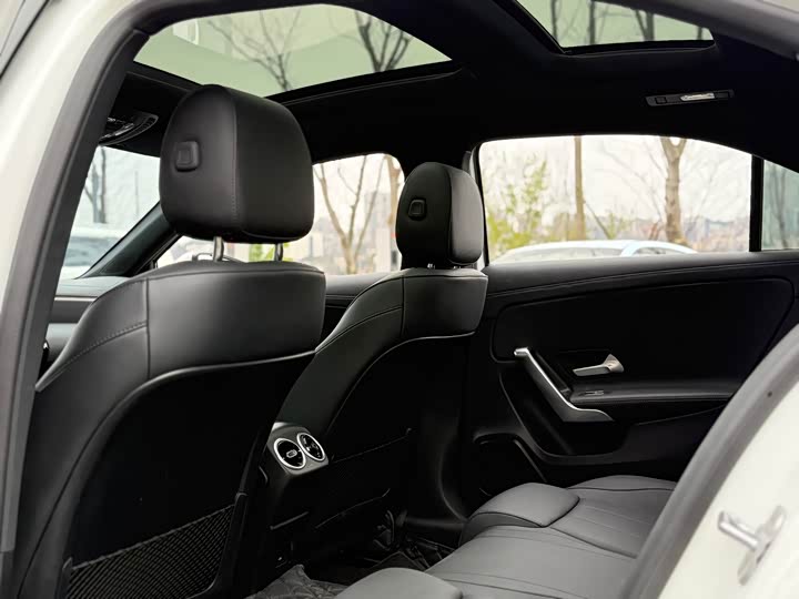 Фото 9 - Mercedes-Benz A-Class