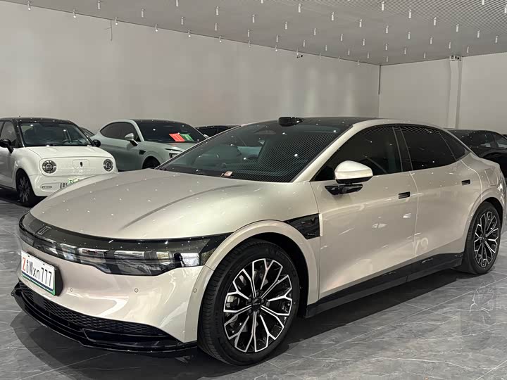 Фото 2 - Zeekr 007