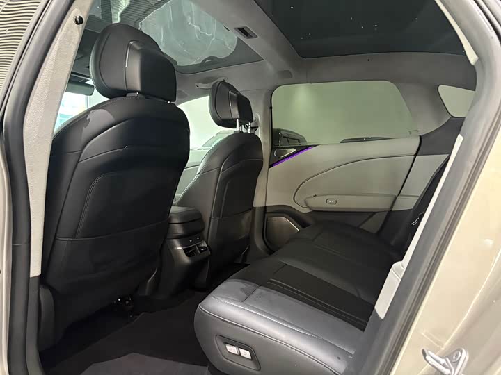 Фото 6 - Zeekr 007