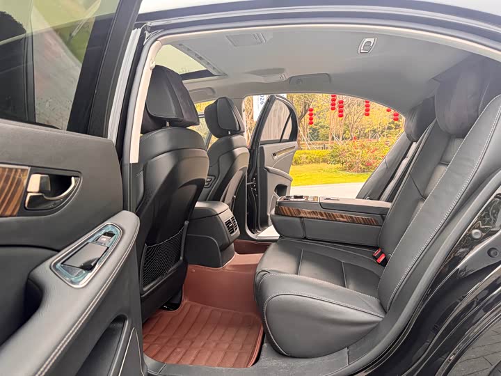 Фото 8 - Hongqi H7