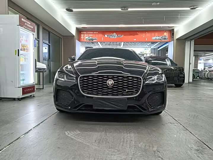 Photo 2 - Jaguar XF L