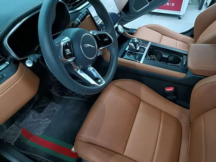 Photo 7 - Jaguar XF L