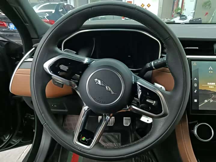 Photo 9 - Jaguar XF L